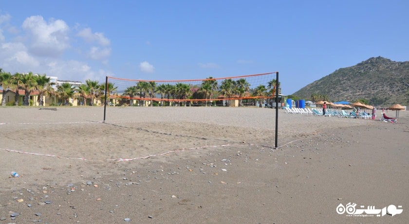 زمین بازی والیبال در ساحل هتل